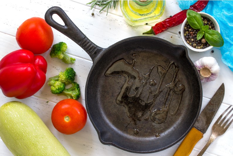 oiling and heating cast iron cookware