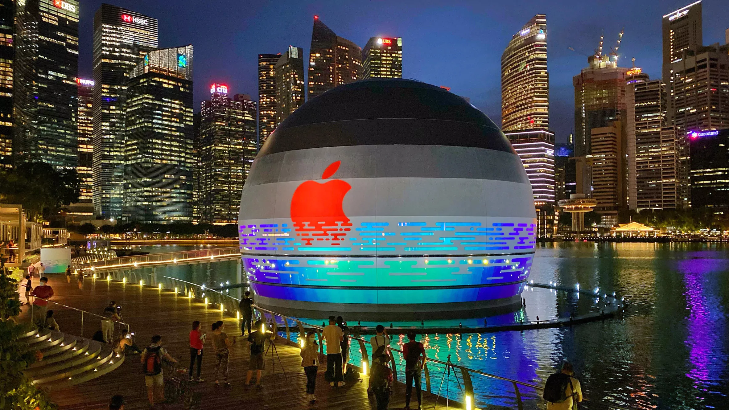 floating apple stores in singapore