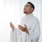 a muslim man wearing an ihram