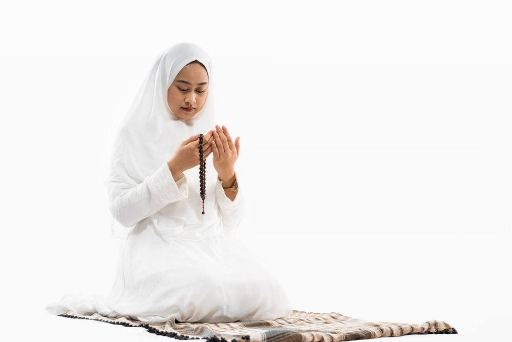women wearing an ihram