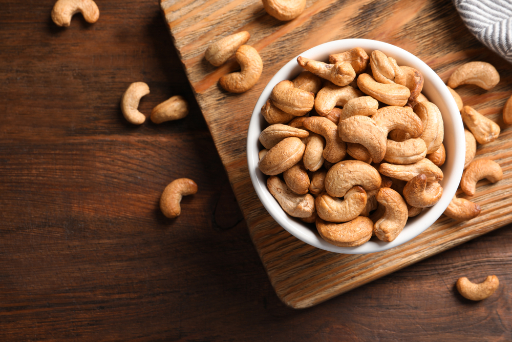 how many cashews to eat per day
