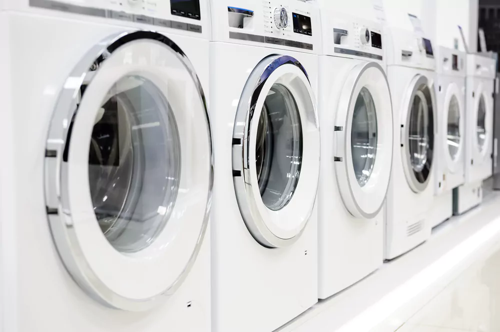 different washing machines arranged in a row at an appliance store