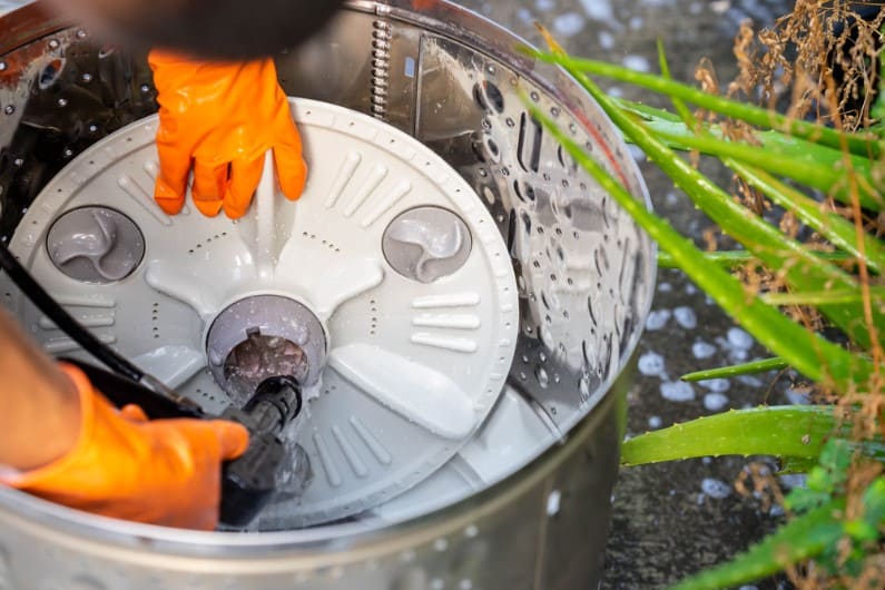 scrubbing and cleaning washing machine water tub