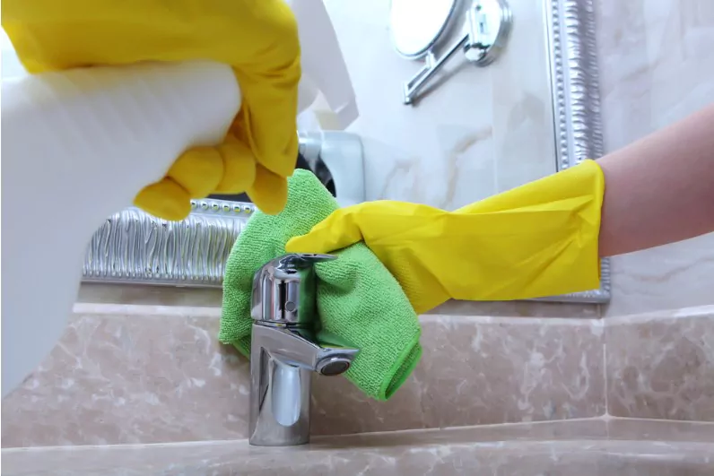 professional cleaning bathroom tiles
