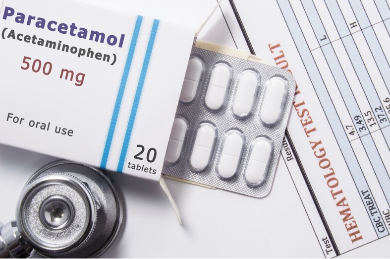paracetamol acetaminophen 500 mg and blister with pills