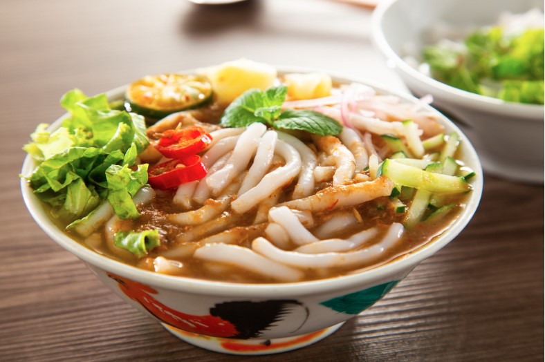 assam laksa noodle in tangy fish gravy