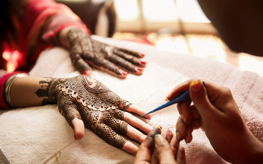 how to remove mehndi from hand