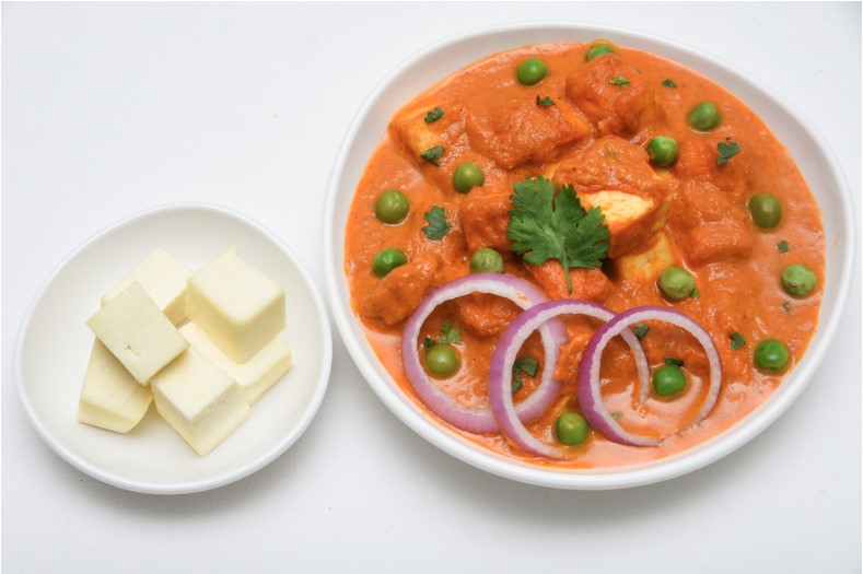matar paneer curry with onions and paneer