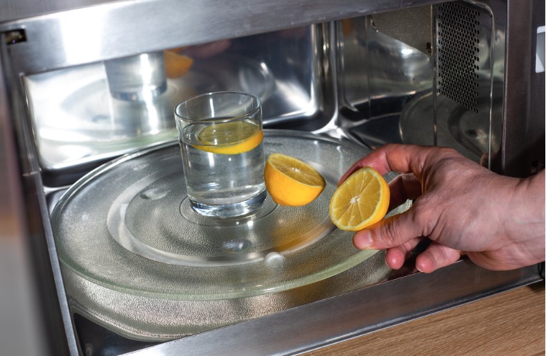 cleaning a microwave with lemon