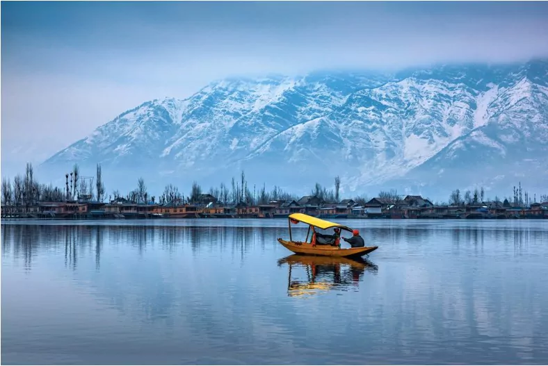a view of dal lake in winter in jammu