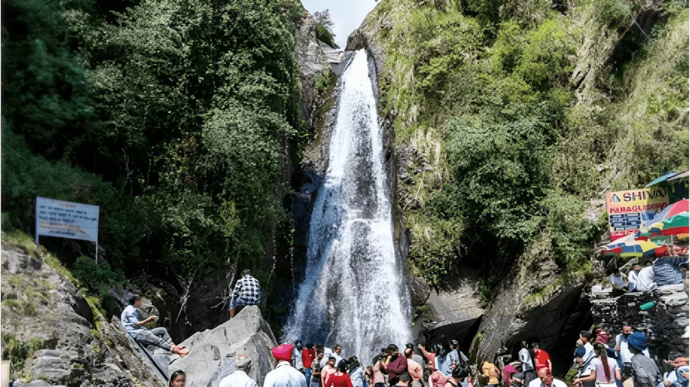bhagsunag waterfall dharamshala