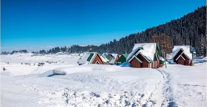 gulmarg a popular tourist and skiing destination in winter season kashmir india