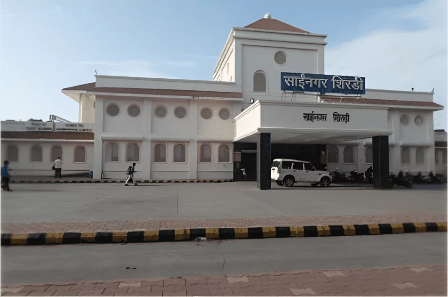 view of sainagar shirdi railway station in the city of shirdi