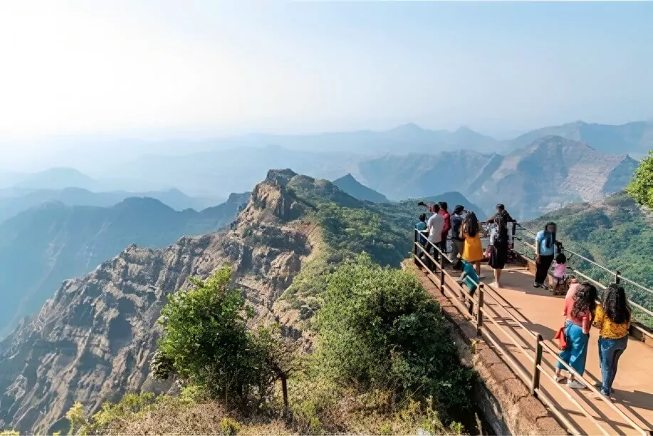 panoramic view from arthur's seat point at konkan region mountains mahabaleshwar