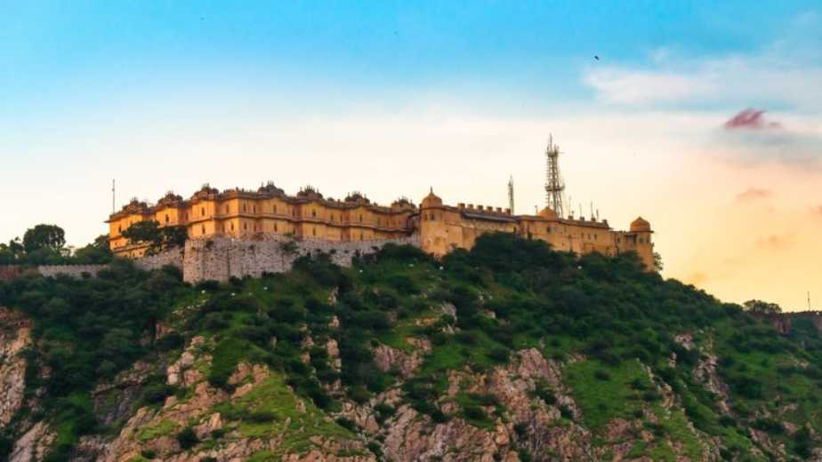 hilltop view of nahargarh fort stands on the edge of the aravalli hills