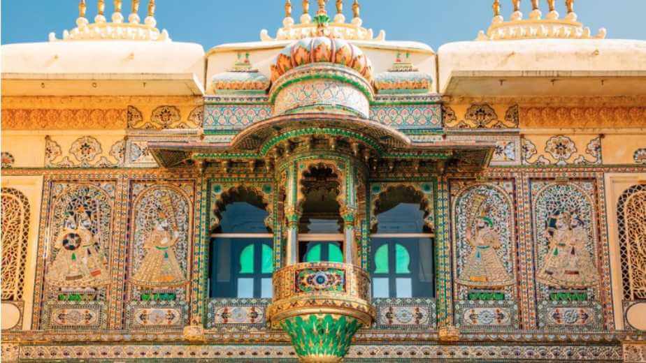 city palace historical architecture in udaipur